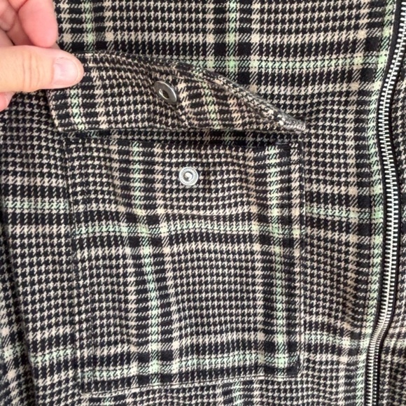 *HOST PICK* H&M full zip twill shirt jacket size M beige black and green - Picture 6 of 10